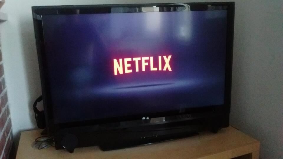 Mit dem Flatrate-Netflix-Abo schauen manche Leute fern bis zum umfallen.