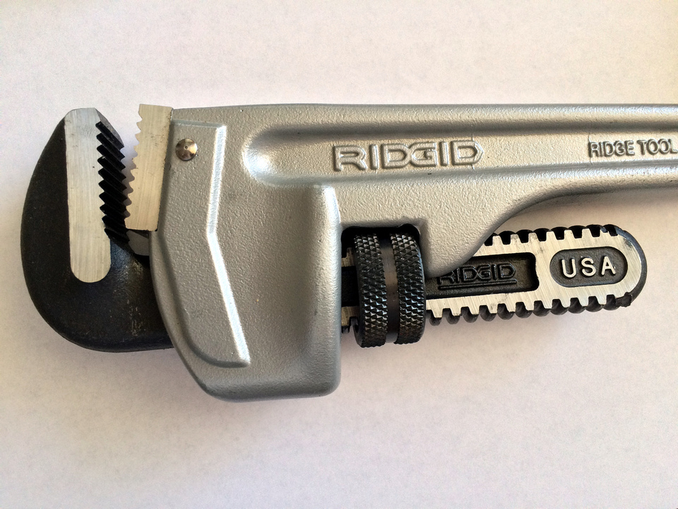 Eine Rohrzange der Marke Ridgid, made in USA.