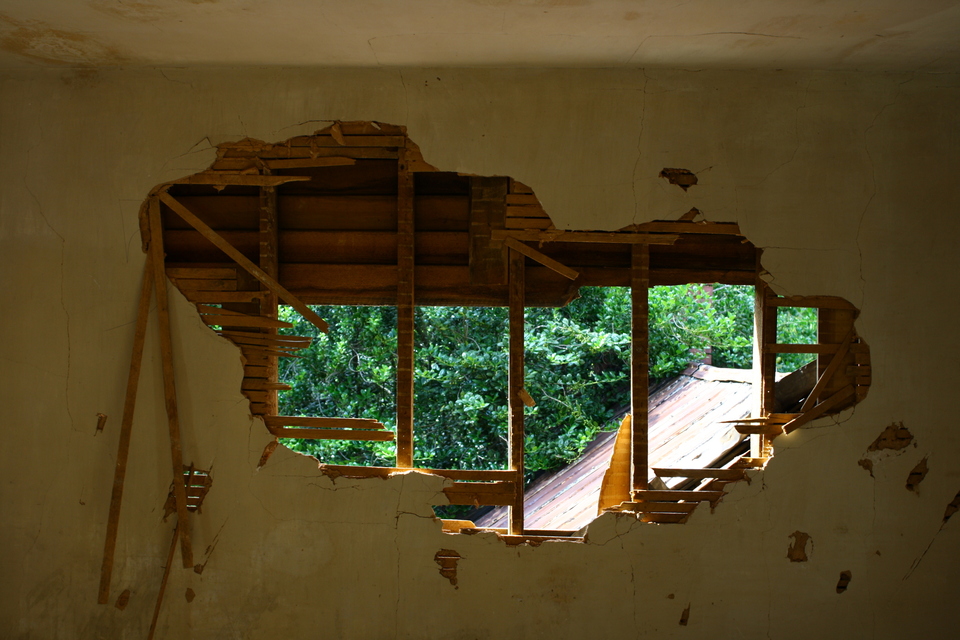 Amerikanische Häuser bestehen aus senkrechten Holzbalken ("studs") mit aufgenagelten Platten aus Gipskarton ("drywall"). Foto: flickr[sharpshooter99|sharpshooter99/4684393642]