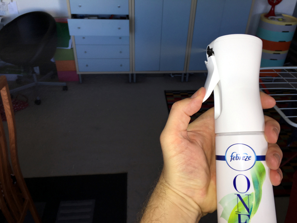 Gar nicht aufdringlich und umweltfreundlich in der Pumpflasche: der Bambusduft von Febreze.