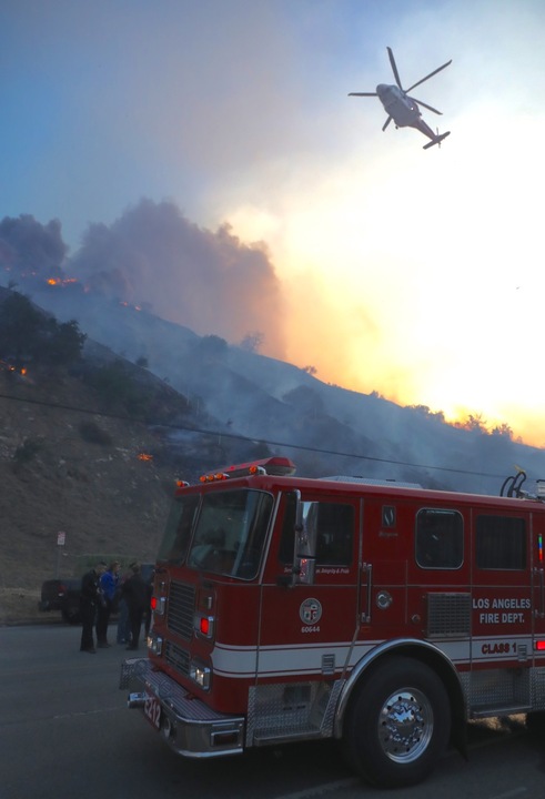 Gute Feuerwehrleute sind gesucht bei Großfeuern wie neulich in Los Angeles. Foto: flickr[lafd|lafd/37978238785]