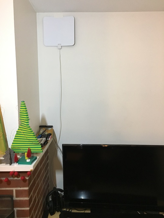 Die neumodische Zimmerantenna holt astreines HDTV aus der Luft.