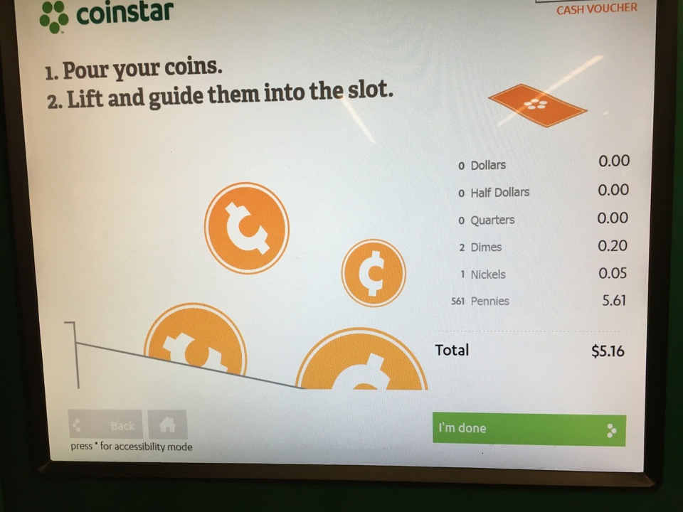 Der Coinstar-Automat im Supermarkt nimmt Münzen an und stellt gegen Gebühr Gutscheine aus.