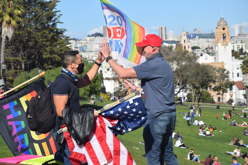 Biden-Anhänger feiern den Wahlsieg im Dolores-Park.