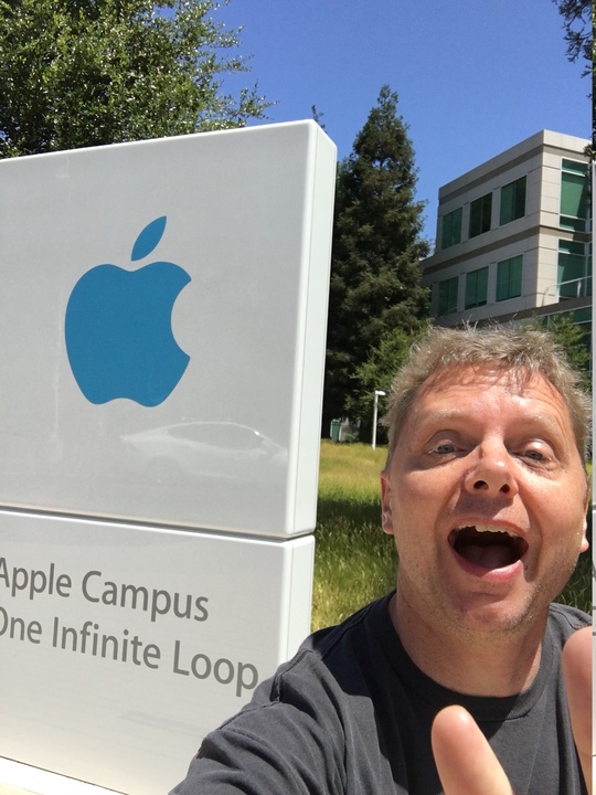 Michael am alten Apple-Campus "Infinite Loop".
