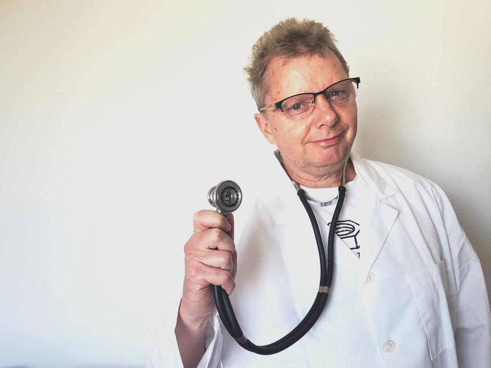 You think you're in good hands with this doctor?