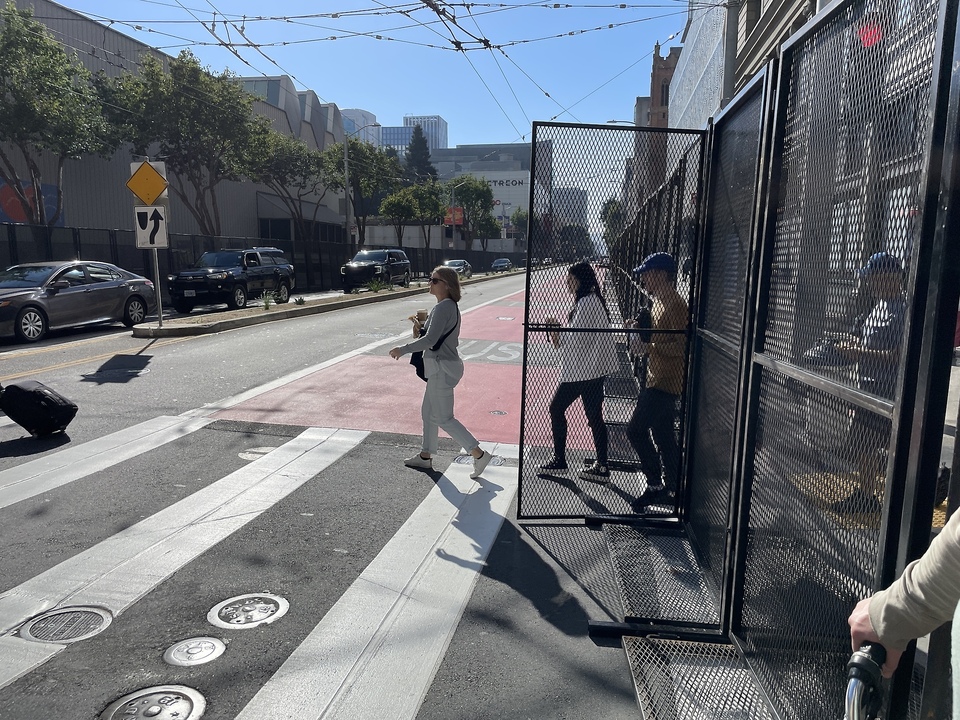 Zur APEC-Konferenz wurden die Straßen San Franciscos mit Zäunen abgeriegelt.
