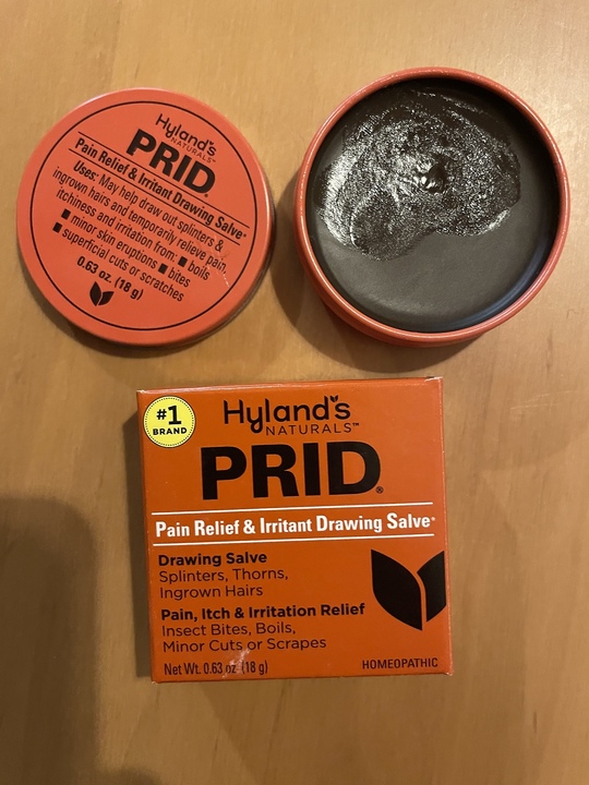 Die Zugsalbe "Prid" gegen eingefahrene Holzsplitter.
