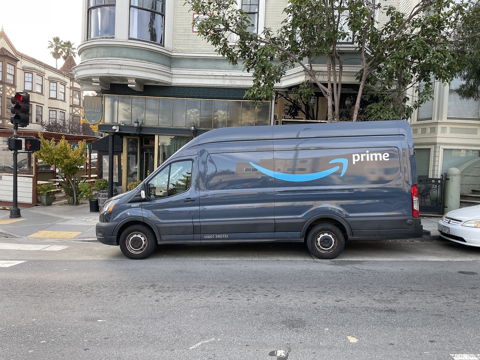 Der Amazon-Van, gleich kommt die Bestellung an!