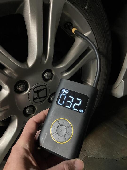 Von 32 auf 33 pumpt der Fanttik in Sekunden.