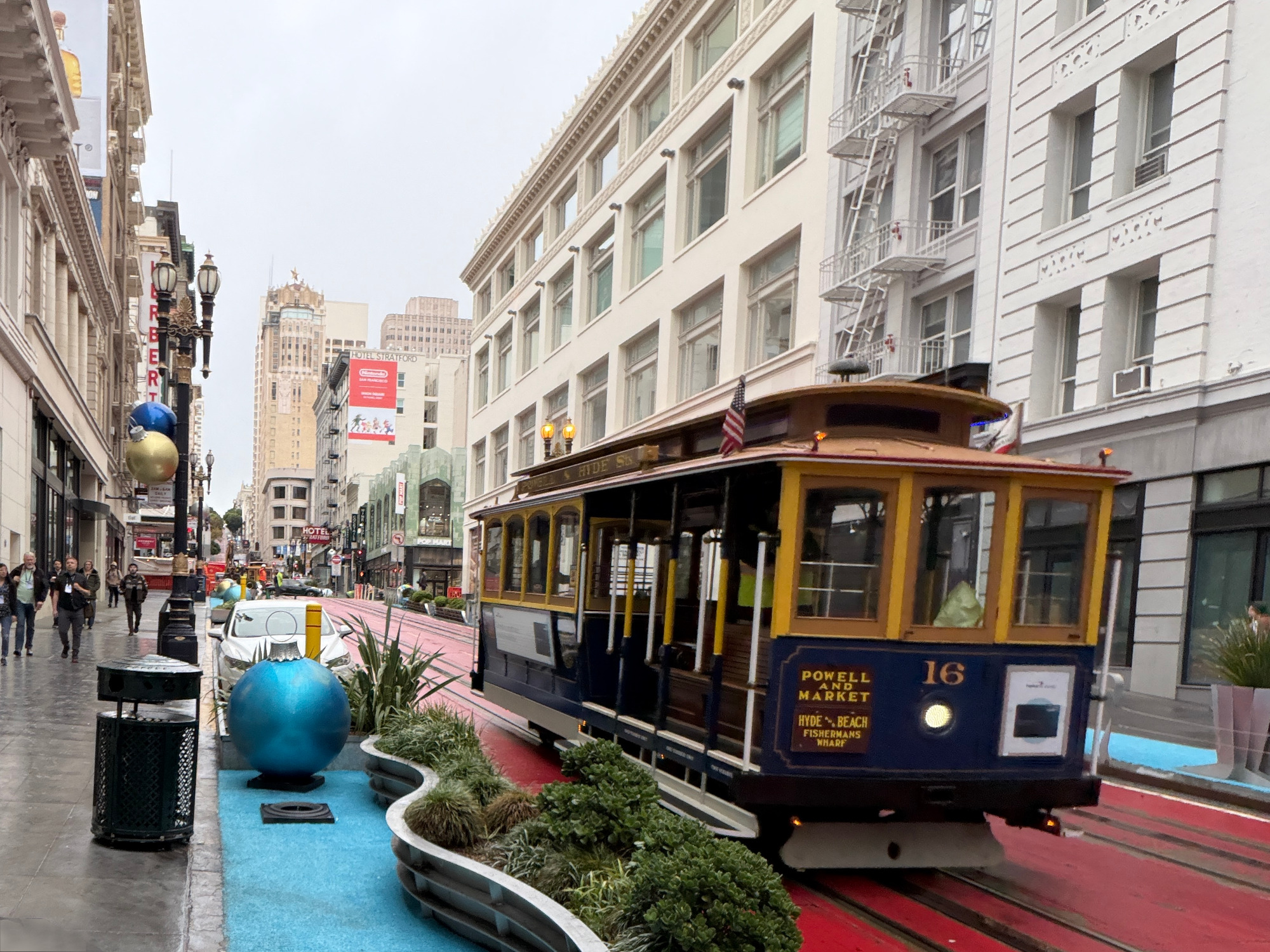 Powell Street at the cable car line was spotlessly cleaned.
