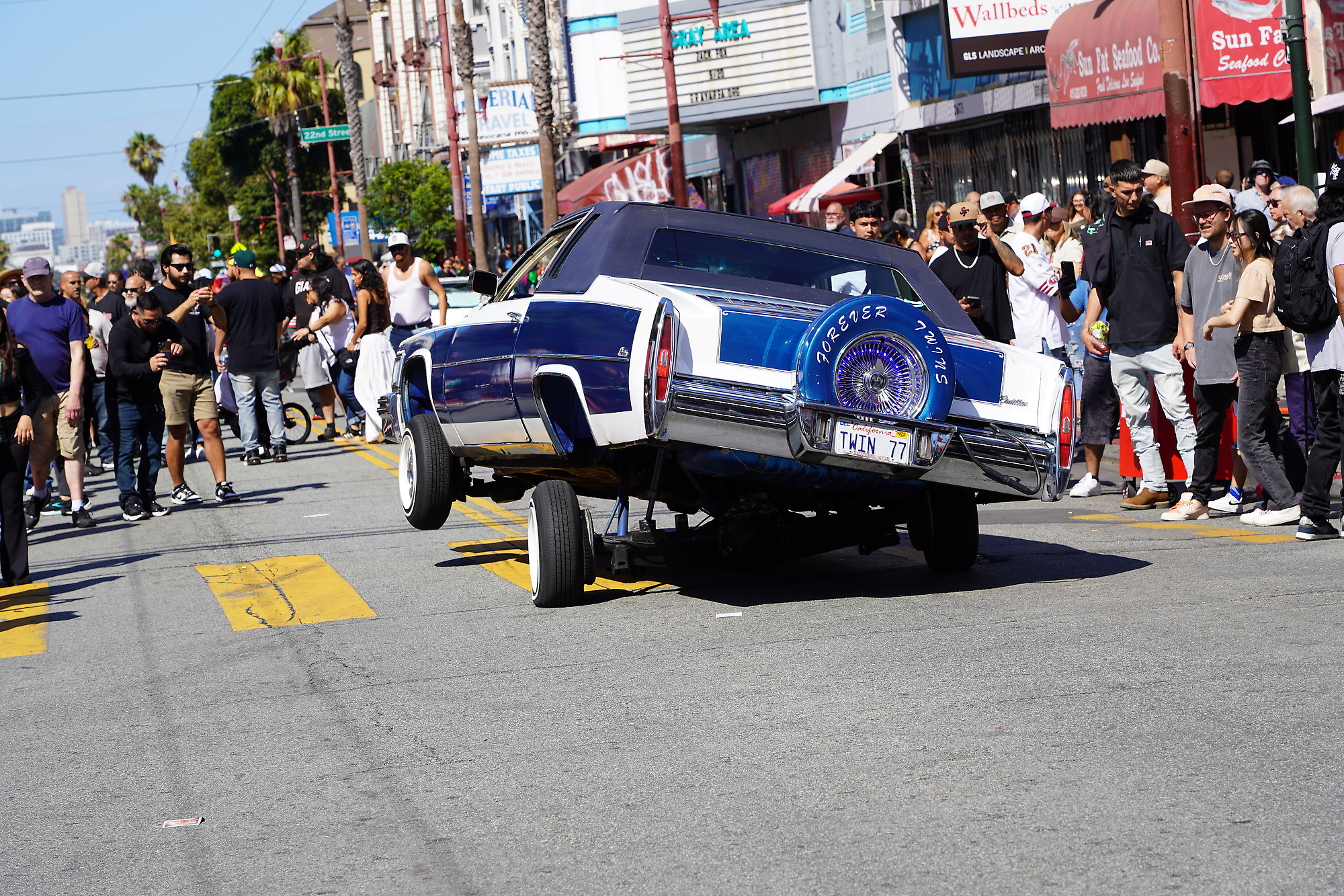 All eyes are on the hydrolic suspension in this car.