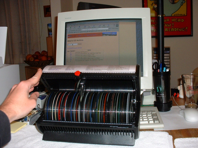 Das CD-Ordnungssystem von Discgear. Im Hintergrund die selbstgeschriebene Sortierungs-Software.