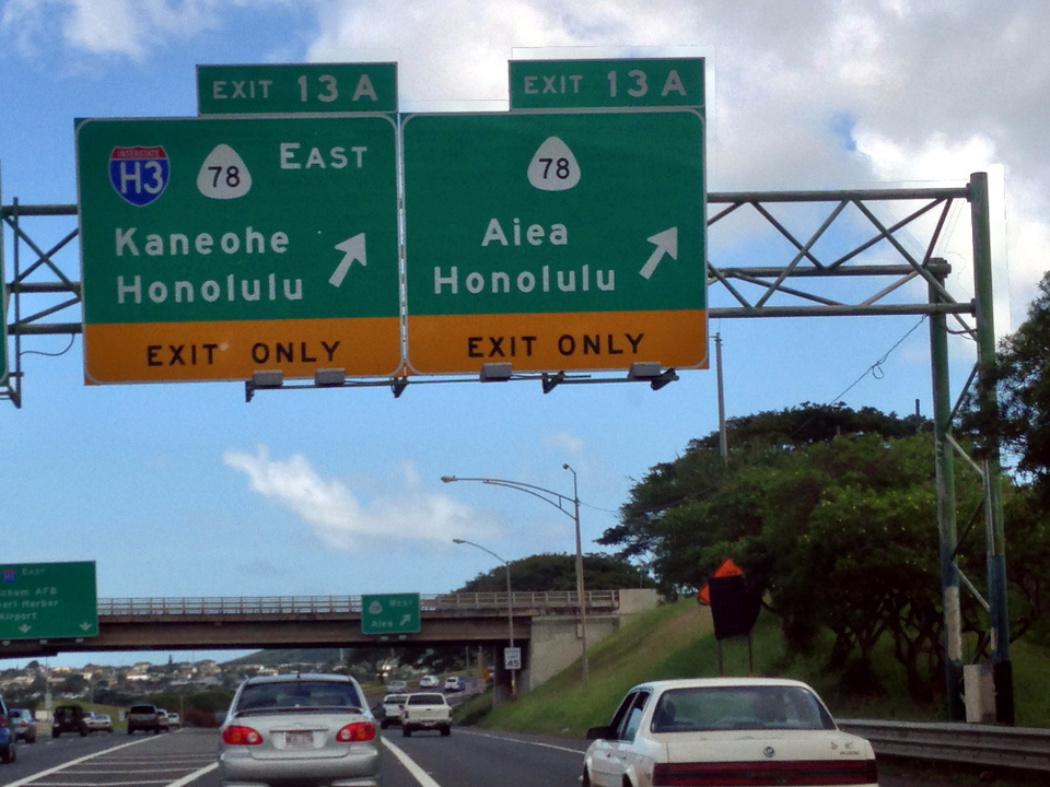 Die Hauptinsel Oahu hat gut ausgebaute Autobahnen.