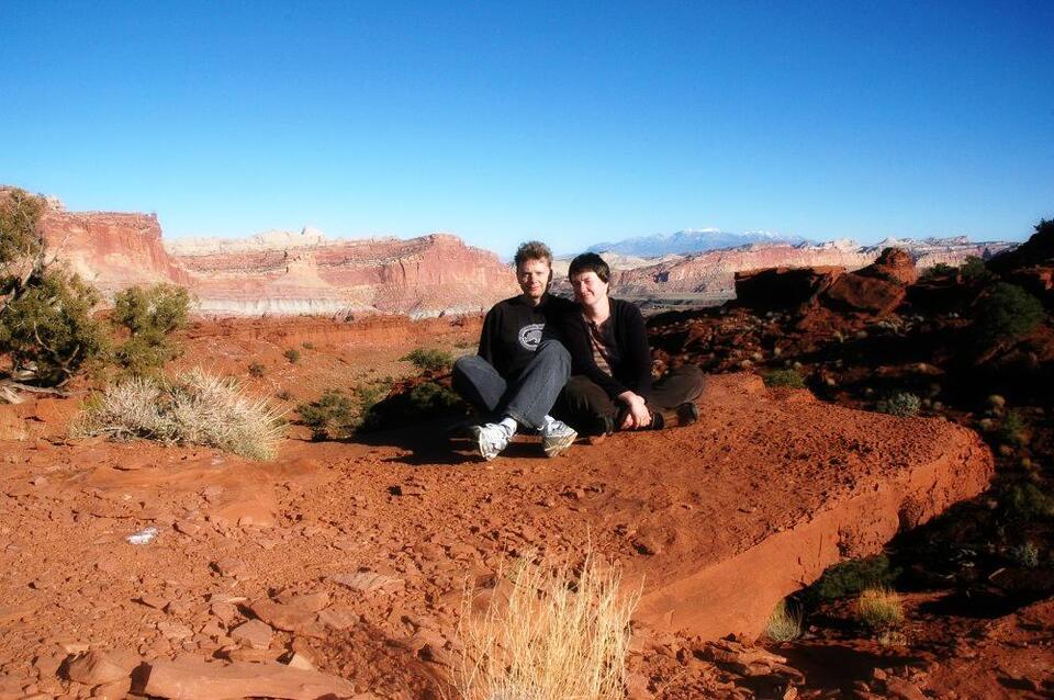 Die zwei rasenden Rundbriefreporter im Capitol Reef National Park im Bundesstaat Utah