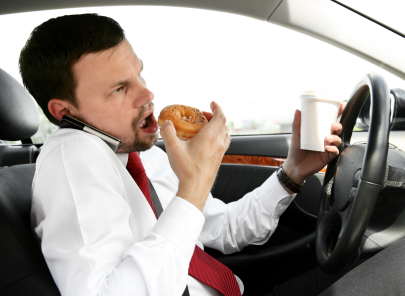 Ab ersten Juli verboten: Mit Handy beim Autofahren telefonieren.
