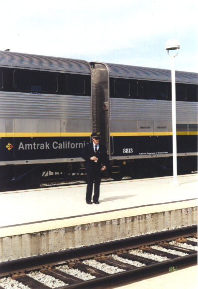 Auf dem Bahnhof in Oakland, wo der Amtrak Zug von Seattle nach Los Angeles durchfährt