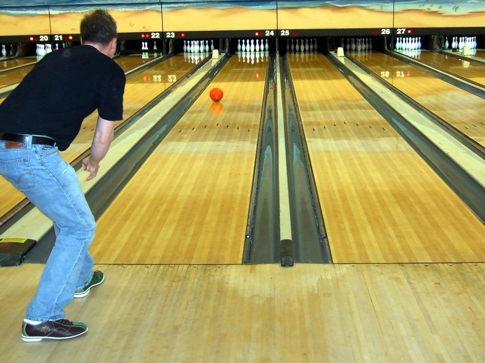 Auf der Bowlingbahn "Sea Bowl" im Vorort Pacifica.