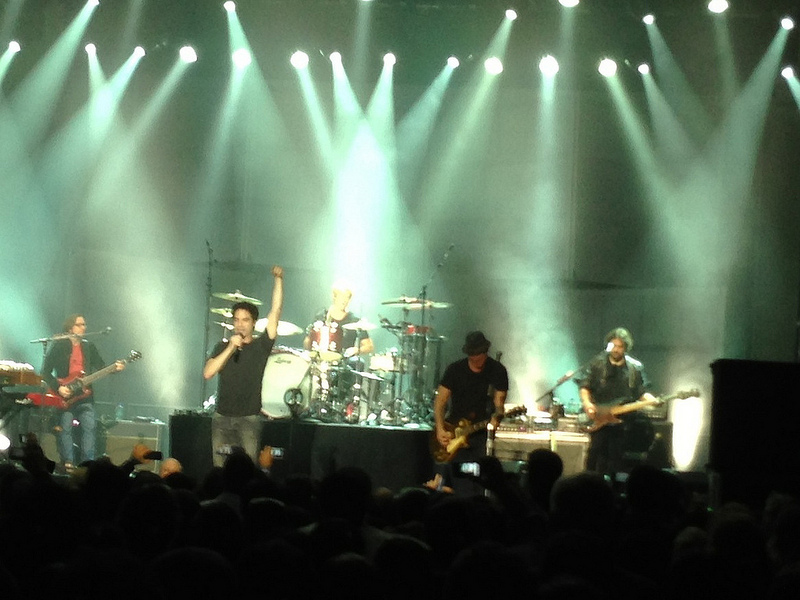 Die Band "Train" spielt auf der Yahoo-Weihnachtsfeier. Foto: flickr[Saimad|saimad/8237298446]